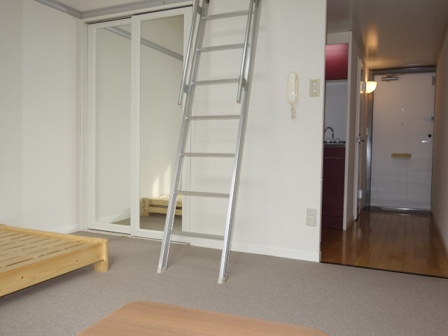 レオパレスベルフォールの居間・リビング