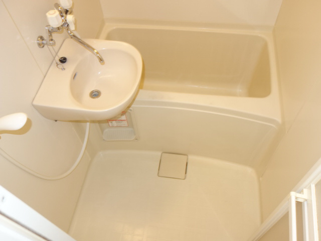 明石市大久保町西脇のアパートの浴室