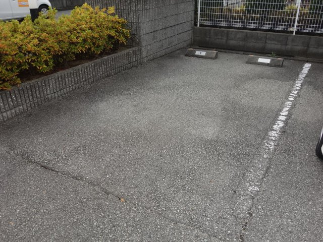 明石市大久保町西脇のアパートの駐車場
