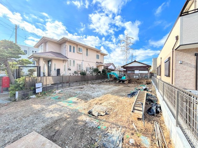 岡本2丁目　新築戸建ての外観|◆堂々たる趣ながら、主張し過ぎずどこか余裕を感じさせるシャープなフォルムで佇む邸宅は、晴天の空と照らし合わせる事で、本来あるべき完成形の姿を見せてくれます。
