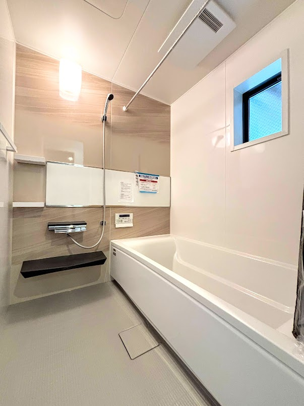 岡本2丁目　新築戸建てのその他|［モデルハウス］◆お子様と一緒にバスタイムを楽しめる広々空間。浴室乾燥機付で心地よいバスタイムを実現します。
