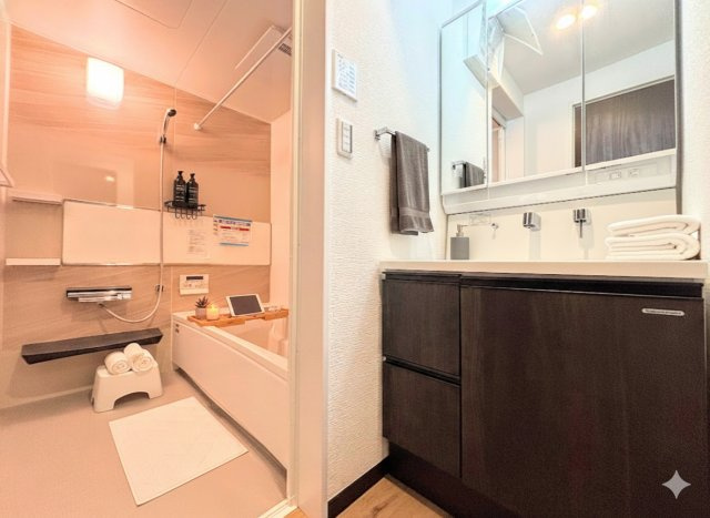 岡本2丁目　新築戸建てのその他|［モデルハウス］◆毎日使う場所だから、機能的で使いやすさに配慮したパウダールーム。すっきりと使えるように収納も豊富にご用意しています。
