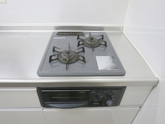ＳＤコートのキッチン|２口コンログリル付きでお料理がいっぺんにできます♪