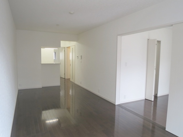 ＳＤコートの居間・リビング|逆アングルからみたリビングです♪