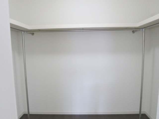 ＳＤコートの収納|お洋服もかけられるたっぷり収納できるウォークインクローゼット完備です♪