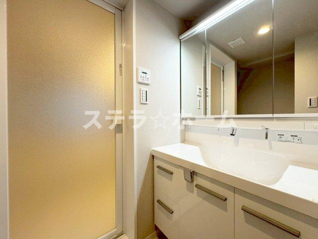 パレ千里壱号棟の独立洗面台|使いやすい独立洗面台です