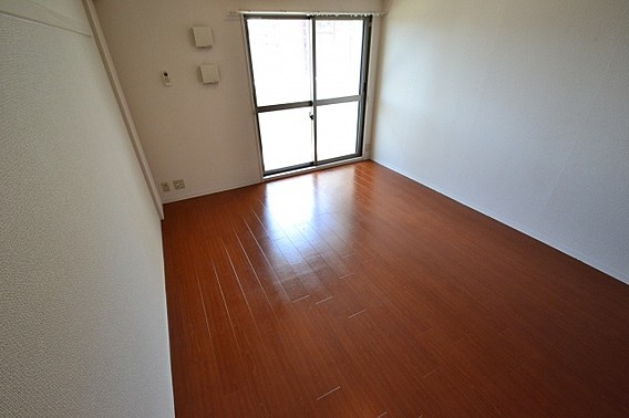 ベルフェリーク新神戸　（アーバネックス新神戸）の居間・リビング