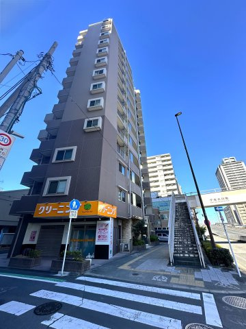 日神パレステージ北千住の外観|洗練されたフォルムと落ち着いた色調が、街並みにやさしく溶け込む佇まい。帰るたびに、心がふっと和らぐ外観です。