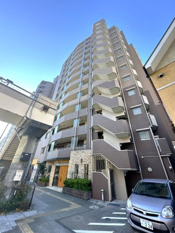 日神パレステージ北千住の外観|控えめながらも洗練されたフォルムが、街並みに自然と溶け込みます。ほどよい高さと落ち着きのある佇まいが、住まう人に安心感と静かな誇りをもたらします。