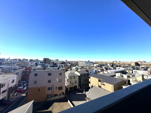 日神パレステージ北千住の展望|外の景色が、ただの風景ではなく“暮らしの一部”になる住まい。窓の向こうに広がる空や街並みが、毎日に彩りと深呼吸をくれる、そんな豊かさがここにはあります。