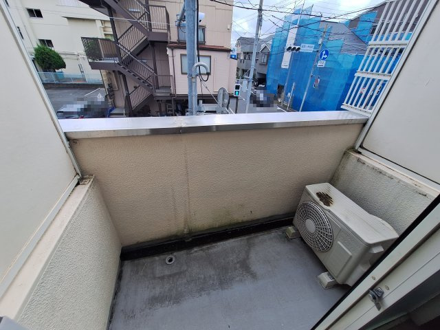 第7ハイツ春野のバルコニー|バルコニーからの眺めを楽しみながら食事をしませんか