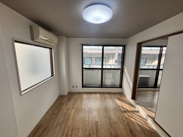 ウエストイン六甲の居間・リビング