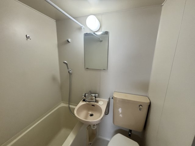 ウエストイン六甲の洗面所