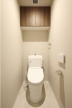 【トイレ】 | LIBR GRANT 西新宿EAST | 温水洗浄便座。