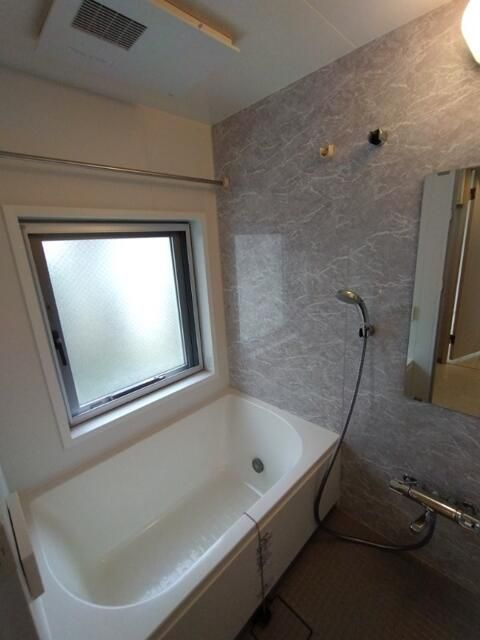 ティーエイチワンの浴室