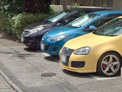 百花園パーク・ファミリアの駐車場