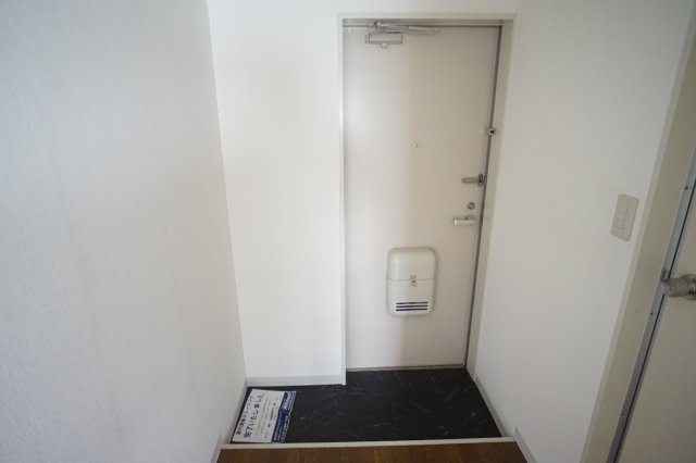 プレアール東生駒の玄関