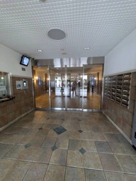 【エントランス】 | サンジュールイースト箱崎 | 安全に配慮されたオートロックマンションです。室内ＴＶモニタ付インターホンで来訪者を確認できます