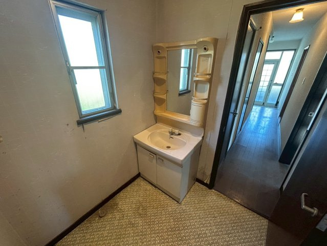 大網白里市南横川　中古戸建の独立洗面台