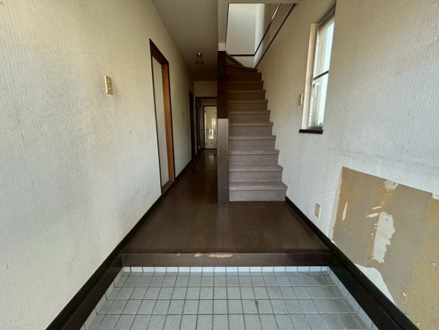 大網白里市南横川　中古戸建の玄関