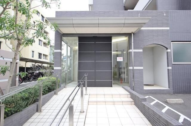 コウジーコートのエントランス