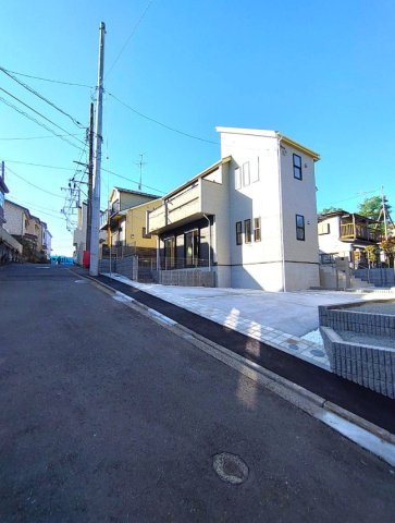 横浜市瀬谷区相沢2丁目 新築戸建て【仲介手数料無料】カースペース2台の前面道路含む現地写真