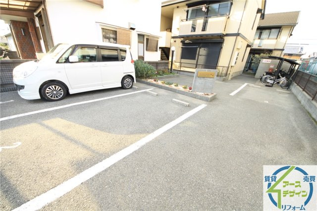 アサンテＢ棟の駐車場