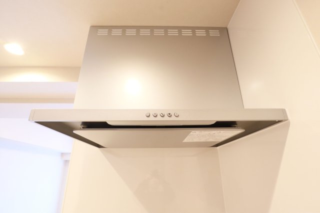 【キッチン】 | ロワールマンション高宮2 | 汚れが気になりがちなレンジフードも新品に交換済みです