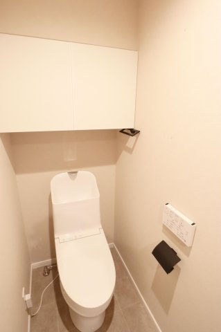 【トイレ】 | ロワールマンション高宮2 | 冬は便座も温水も温かく快適なシャワー付トイレ。上部には収納を設置◎