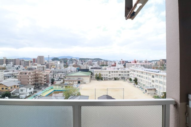 【展望】 | ロワールマンション高宮2 | 高層階からの景色はこのお部屋の特権です。前面に高いマンションなどがなく開放的な眺望がひろがります