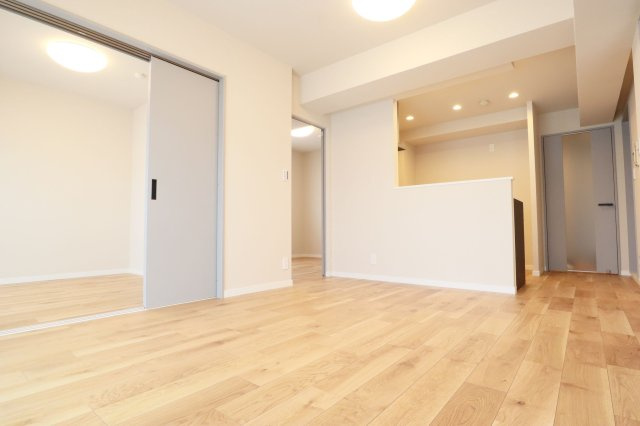 【居間・リビング】 | ロワールマンション高宮2 | リビングを中心に3居室が面しているので家族のコミュニケーションが取りやすいです