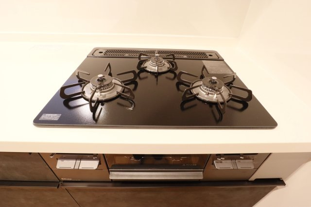 【キッチン】 | ロワールマンション高宮2 | 3口コンロ+グリルで効率的にお料理が進められます