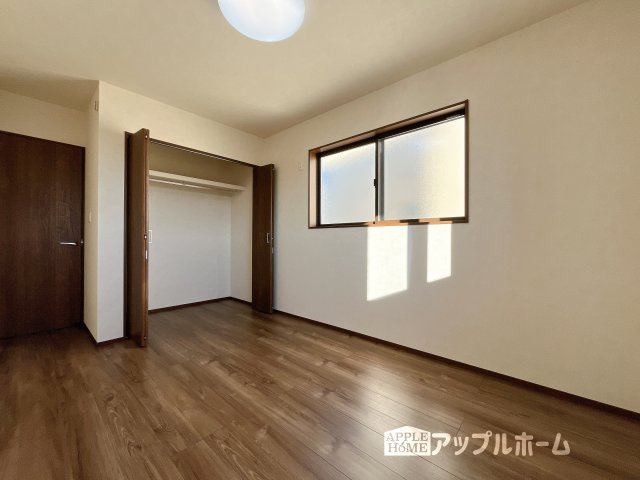【新築住宅】熊谷市上之 第8期 全8棟の洋室|２階居室は全室収納あり！たっぷりある収納活用でお部屋もキレイを保てます♪