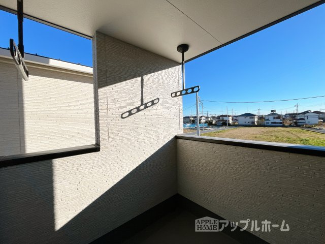 【新築住宅】熊谷市上之第8期 全8棟のバルコニー|インナーバルコニーで突然の雨でも安心♪直射日光を防げるので、紫外線を気にせず自然の光や風を感じながら日光浴もできちゃいます♪