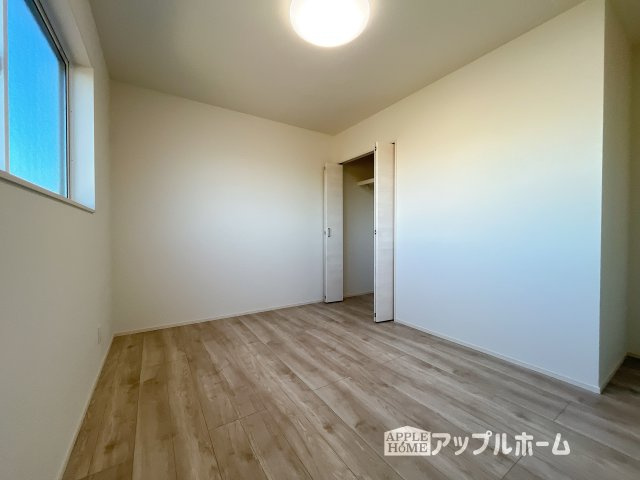 【新築住宅】熊谷市上之第8期 全8棟の洋室|２階居室は全室収納あり！たっぷりある収納活用でお部屋もキレイを保てます♪