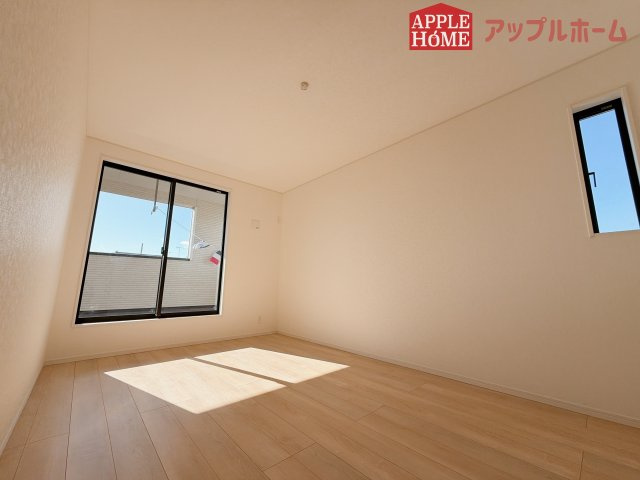 【新築住宅】熊谷市原島第1 全1棟の洋室|２階居室は全室収納あり！たっぷりある収納活用でお部屋もキレイを保てます♪