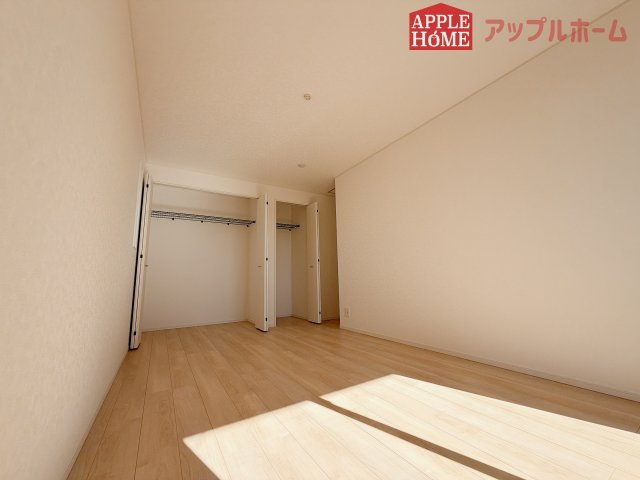 【新築住宅】熊谷市原島第1 全1棟の洋室|２階居室は全室収納あり！たっぷりある収納活用でお部屋もキレイを保てます♪