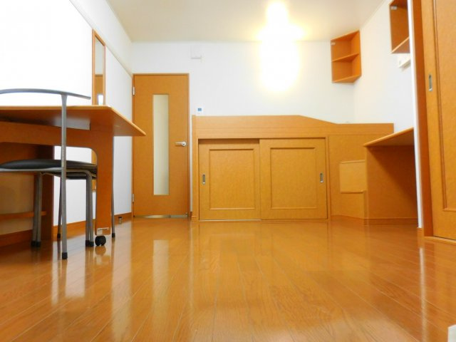 レオパレス松川の洋室