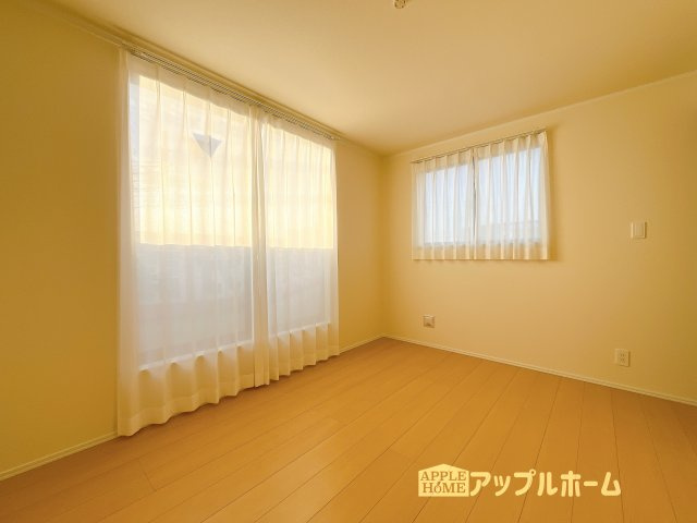 【新築住宅】さいたま市南区辻四丁目 全2棟の洋室|３階居室は全室収納あり！たっぷりある収納活用でお部屋もキレイを保てます♪