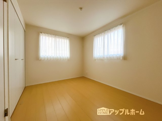 【新築住宅】さいたま市南区辻四丁目 全2棟の洋室|３階居室は全室収納あり！たっぷりある収納活用でお部屋もキレイを保てます♪