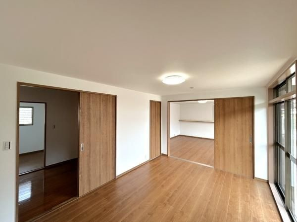 【洋室】 | 宗像市ひかりヶ丘５丁目 　戸建て | 玄関から入ってすぐなので客間や歩くのがつらい方の居室としても最適です