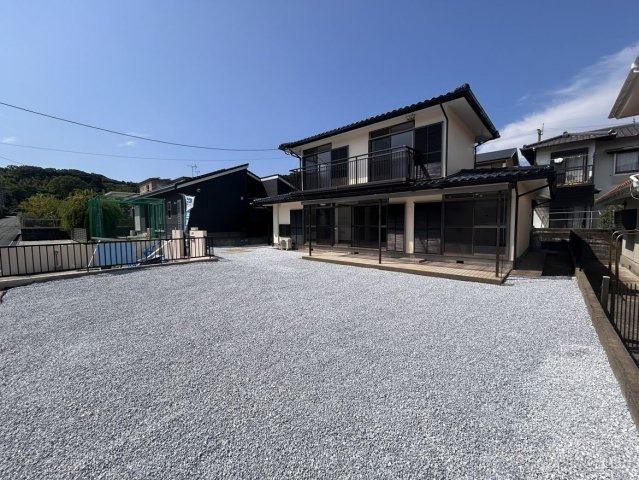 【庭】 | 宗像市ひかりヶ丘５丁目 　戸建て | 南向きの明るいお庭はガーデニングや家庭菜園を楽しむことができそうです