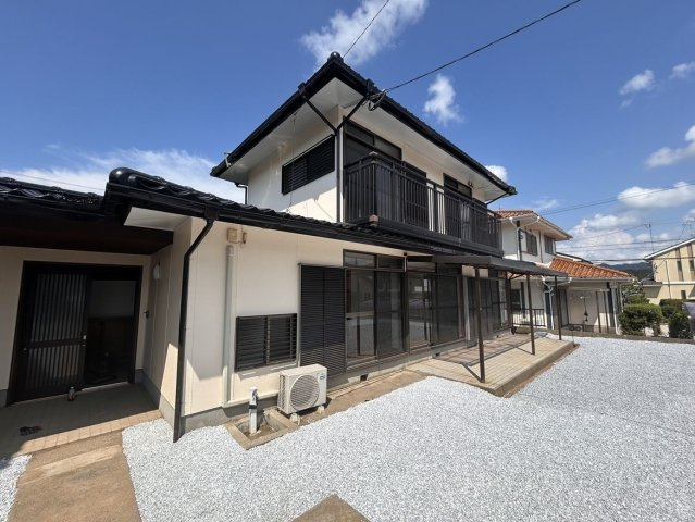 【外観】 | 宗像市ひかりヶ丘５丁目 　戸建て | 外壁塗装も行い明るい美邸に生まれ変わりました