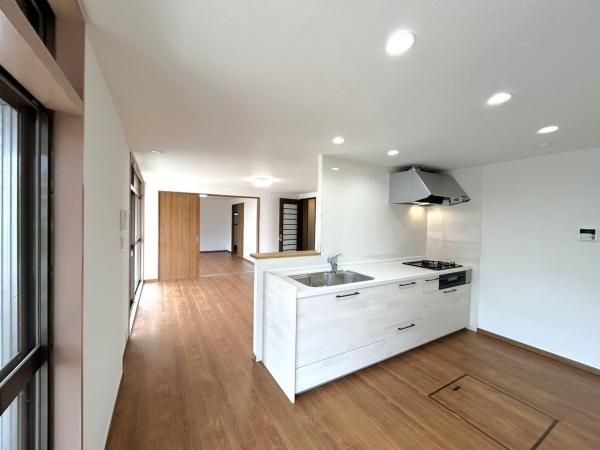 【キッチン】 | 宗像市ひかりヶ丘５丁目 　戸建て | お料理をしながら会話を楽しめるカウンターキッチンです