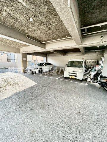 パークサイド田中2号館の駐車場|屋根付き平置駐車場