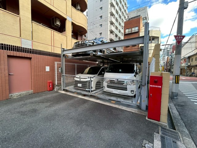コンソラーレ日本橋の駐車場
