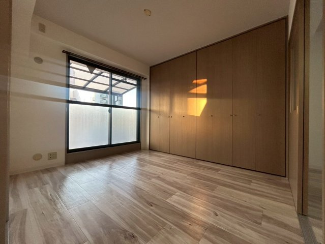 グランシャリオ高津の洋室