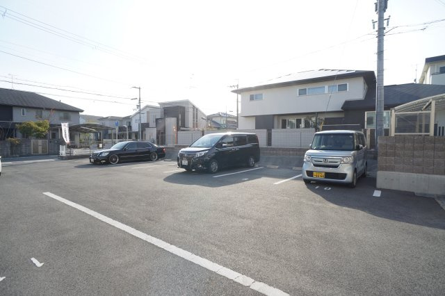 ヴォラーレの駐車場
