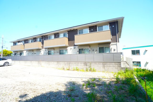 シャルム郡山の外観