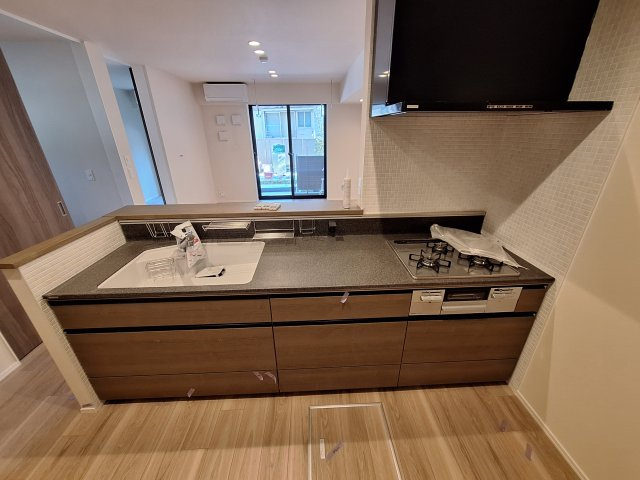 ガーデンコート大崎のキッチン|ガス3口グリル付システムキッチン